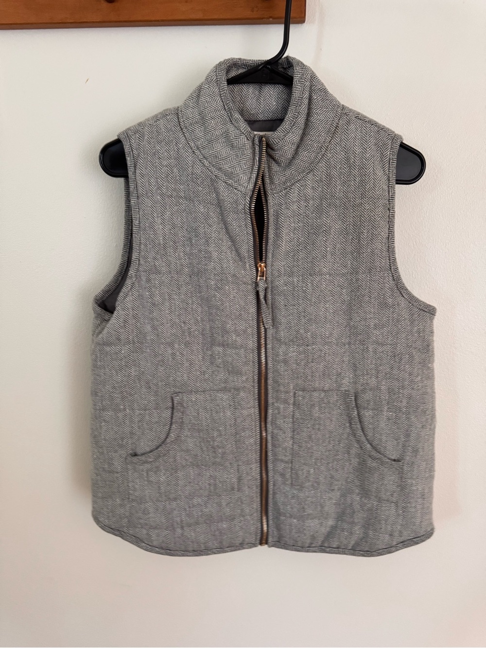 Mud Pie Herringbone Vest – Size M – Gray/Black